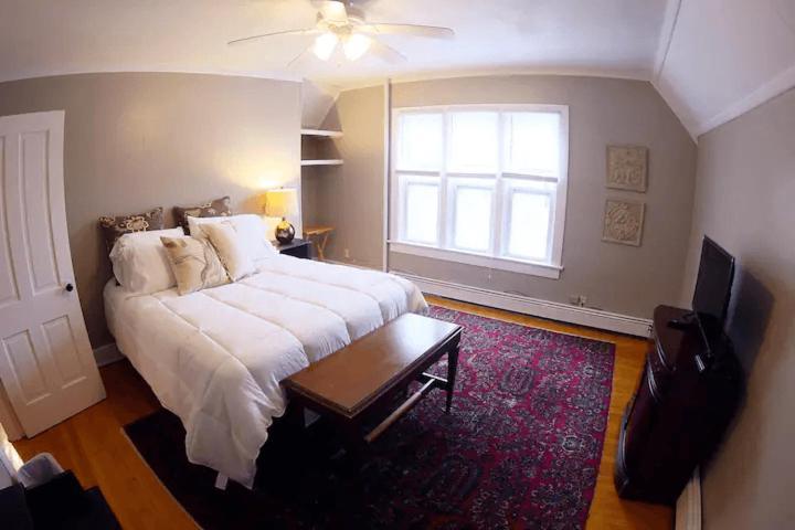 Cozy 3 & 4 Bed Home 2 Blocks To Hospitals & Lambeau Green Bay Extérieur photo