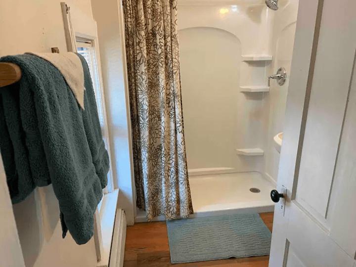Cozy 3 & 4 Bed Home 2 Blocks To Hospitals & Lambeau Green Bay Extérieur photo
