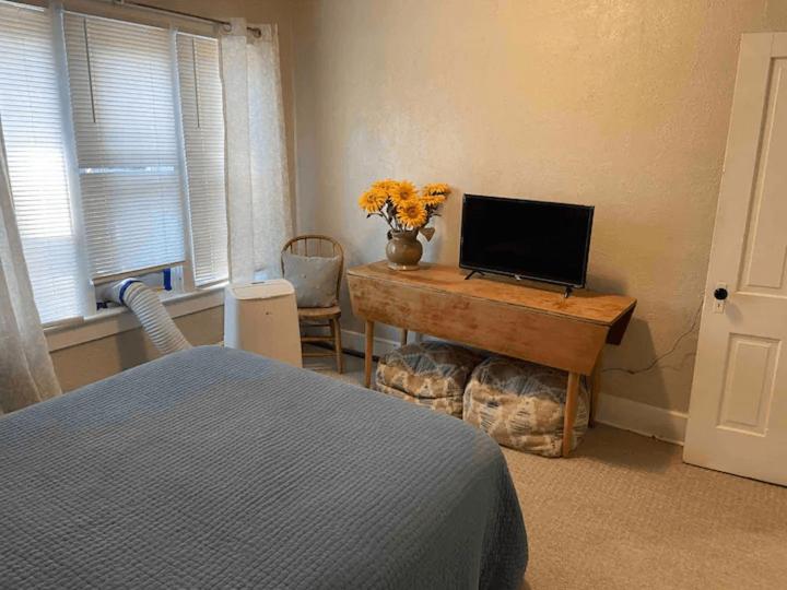 Cozy 3 & 4 Bed Home 2 Blocks To Hospitals & Lambeau Green Bay Extérieur photo