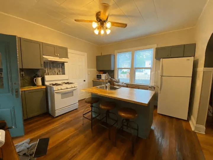 Cozy 3 & 4 Bed Home 2 Blocks To Hospitals & Lambeau Green Bay Extérieur photo