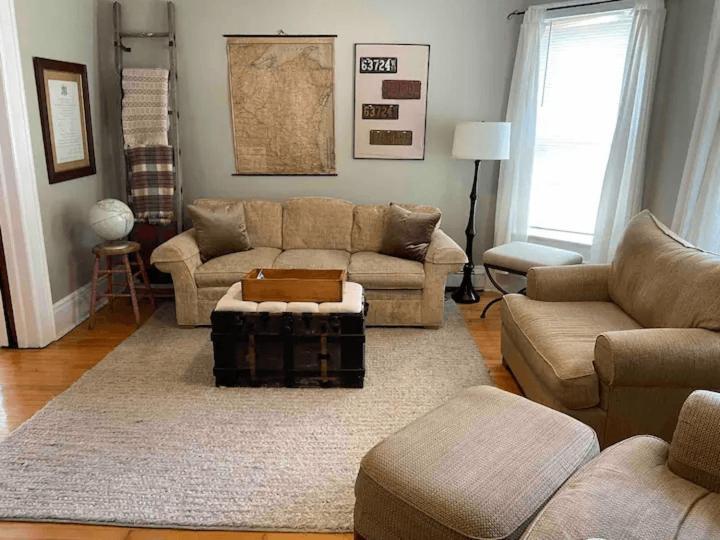 Cozy 3 & 4 Bed Home 2 Blocks To Hospitals & Lambeau Green Bay Extérieur photo