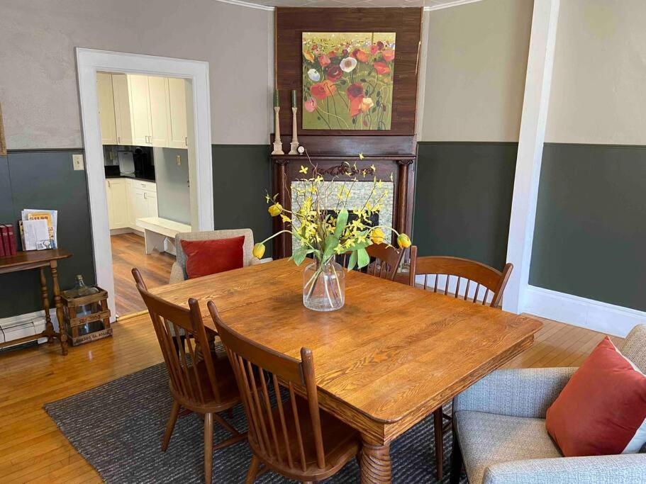 Cozy 3 & 4 Bed Home 2 Blocks To Hospitals & Lambeau Green Bay Extérieur photo