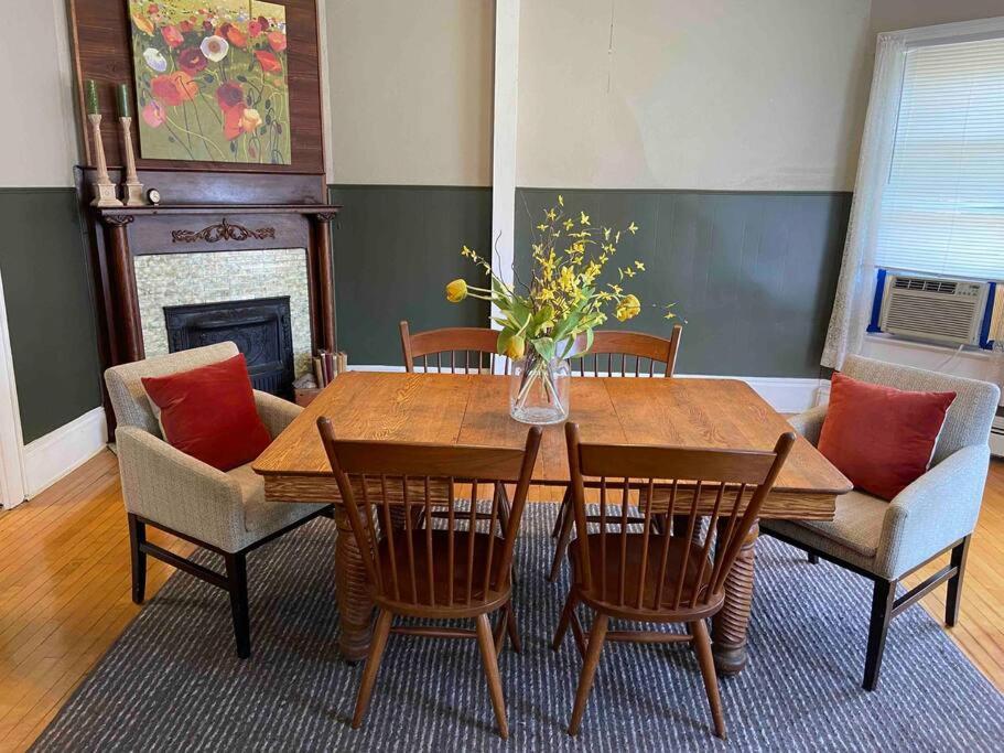 Cozy 3 & 4 Bed Home 2 Blocks To Hospitals & Lambeau Green Bay Extérieur photo